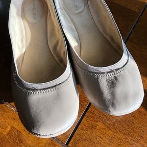 Bandolino taupe /nude ballet flats